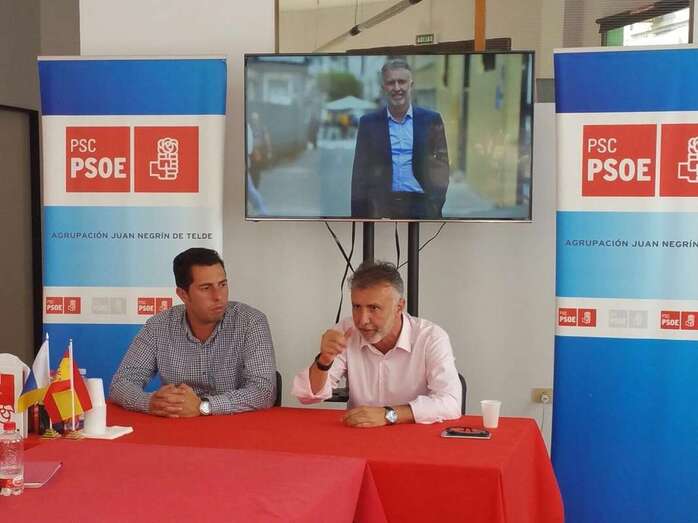 Imagen de archivo de Ángel Víctor Torres y Alejandro Ramos, en la sede socialista de Telde (Foto TA)